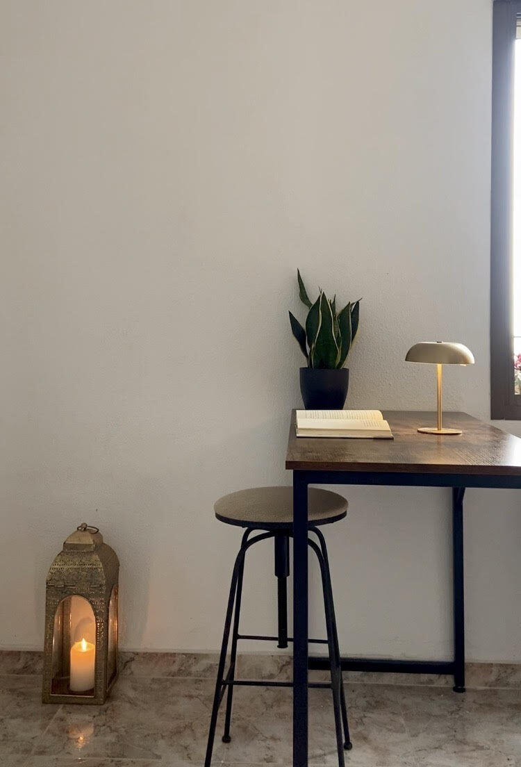 Dækket bord med rustik styling fra projekt i Spanien