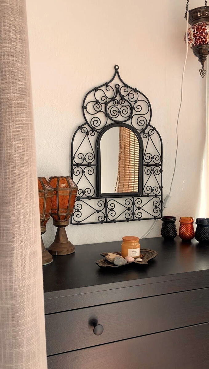 Dekorativt spejl med stemningsfuld styling fra Spanien
